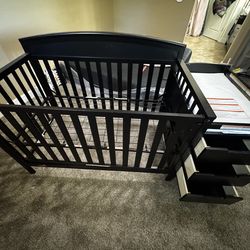 Graco Benton 4-in-1 Convertible Crib and Changer