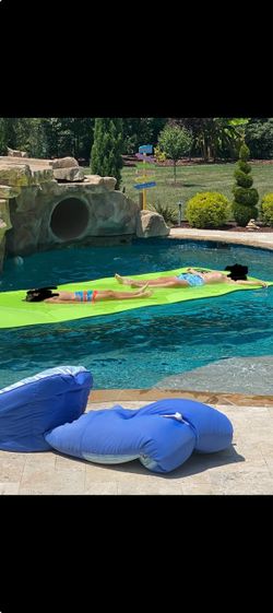 Large floating mat