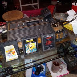 Atari 2600 W/2- Joysticks And 2 Paddle Controllers.. All Works As They Should...175 O B O..?