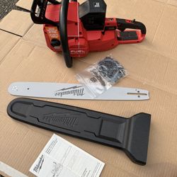 Milwaukee M18 FUEL 18V Brushless Cordless 20 in. Dual Battery Chainsaw