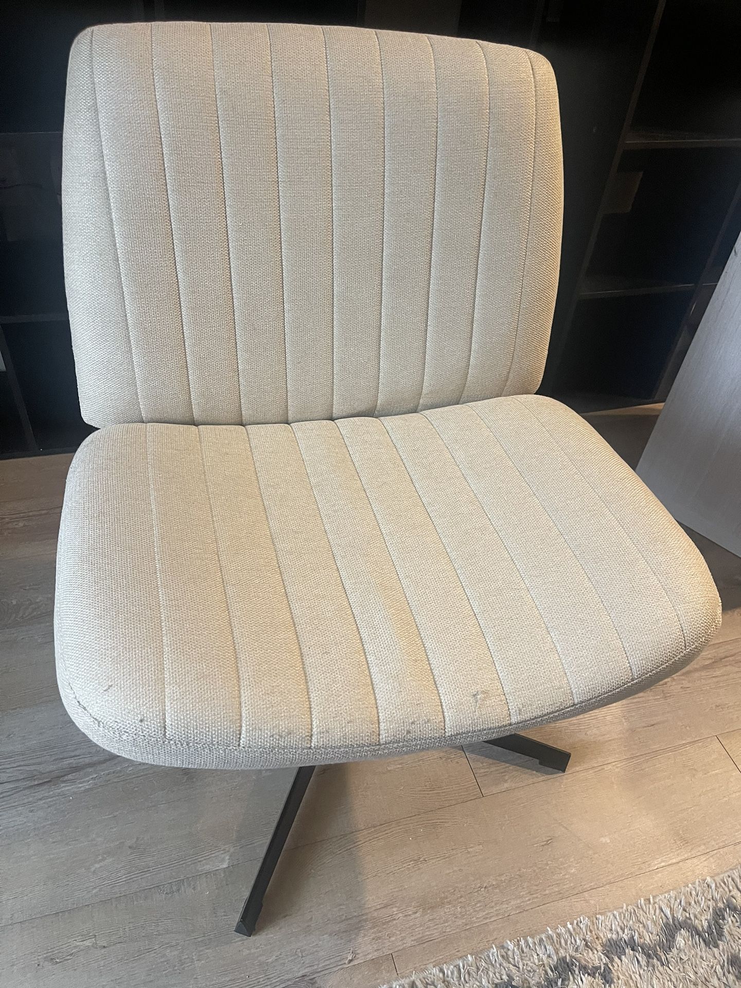 Wide Desk Chair