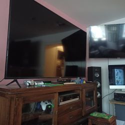 70" VIZIO 4K MONITOR AND 55"LG 4K HDR SMART TV NO BASE TV LEGS WITH REMOTES $600 FINAL PRICE 