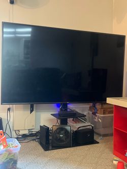 LG 65 inch TV television no visible cracks but lines on TV when turned on