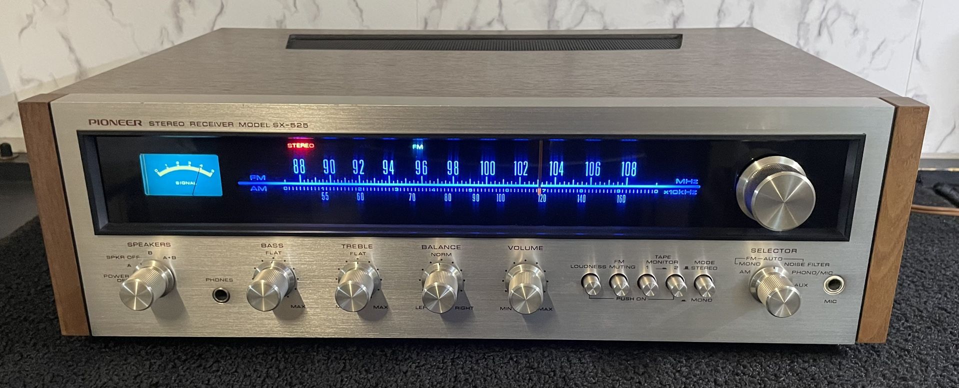 Vintage Pioneer SX-525 Stereo Receiver