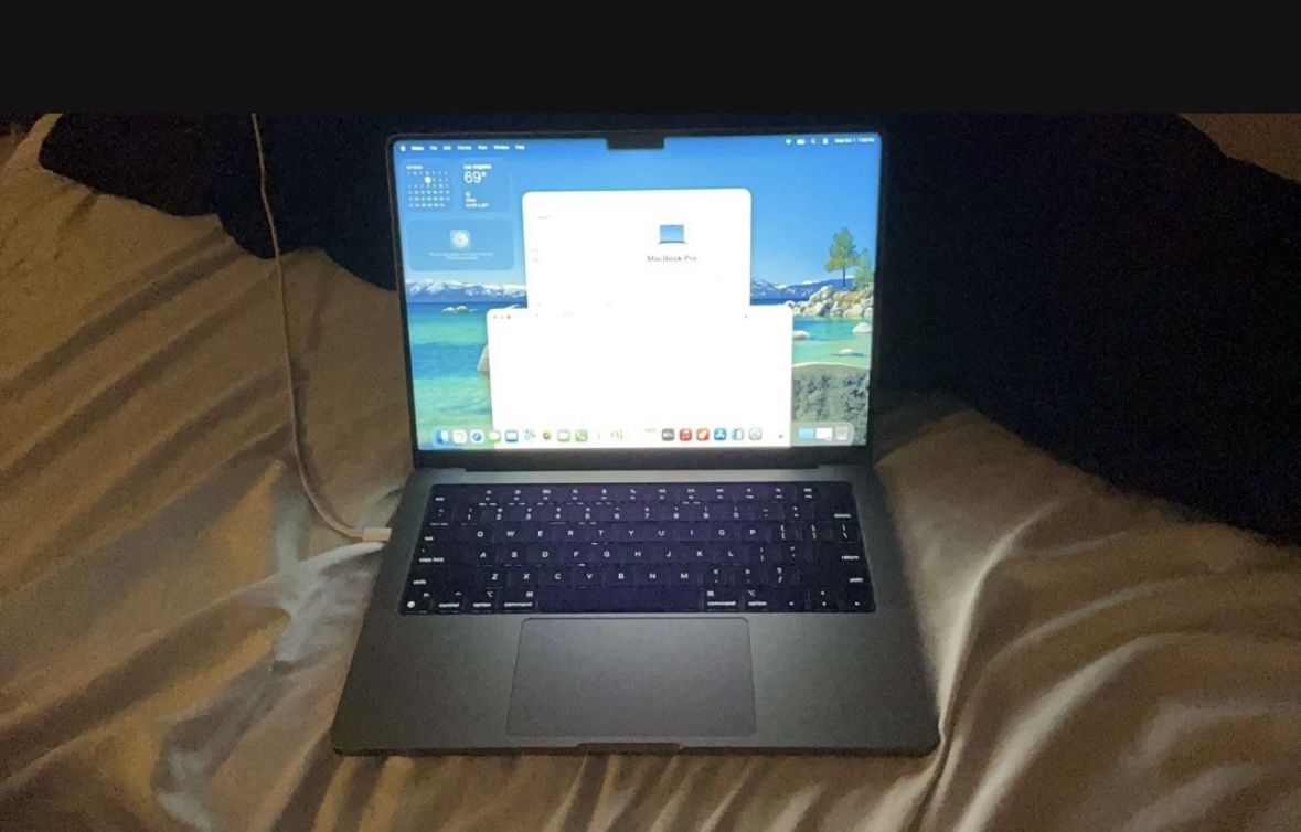 Apple MacBook Pro 14 Inch 2021 M1 Pro Chip 10/10 Condition Space gray 16ram 512gb Flash Hd