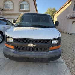 ($3800)  2005  Chevy Express 2500  