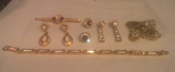 Pieces of Costume Jewelry for Sale in Las Vegas, NV - OfferUp