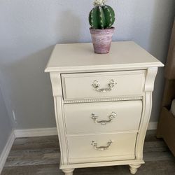 Nightstand 