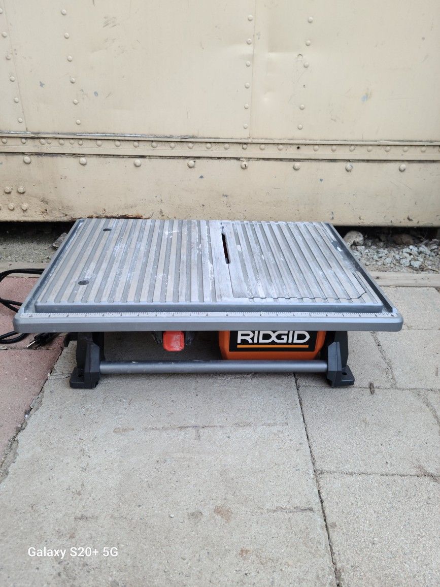 Ridgid 7" Blade Corded Table Top Wet Tile Saw