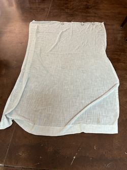 One curtain with hooks and rod