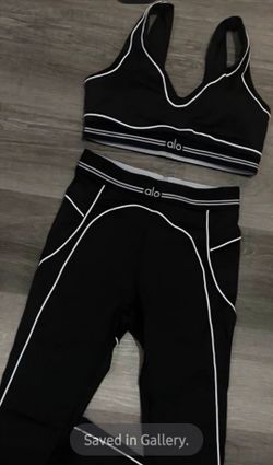 Alo Yoga Heart Throb Women's Black Two Piece Set.    Size - Medium.