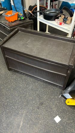 Outside storage bin