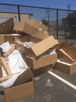 Escuela regala cartón