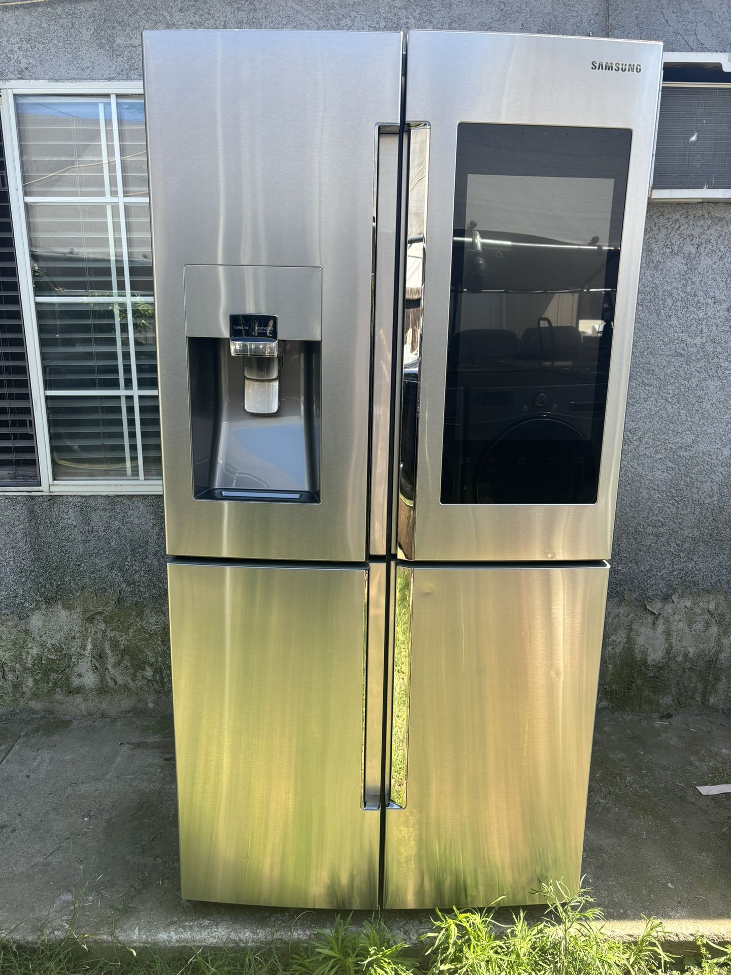 Stainless Steel Fridge Brand Samsung Ice And Water Machine Everything Works Well With A 3 Months Of Warranty