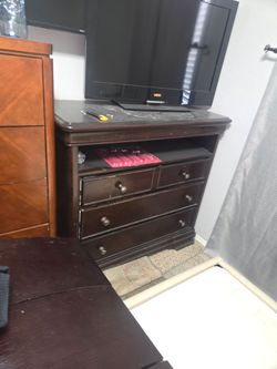 FREE DRESSER NEED GONE ASAP