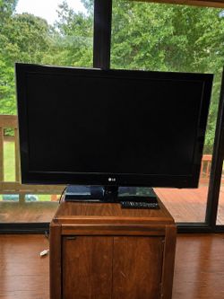 LG 42” 1080p HDTV w/ Remote – HDMI – Works Great