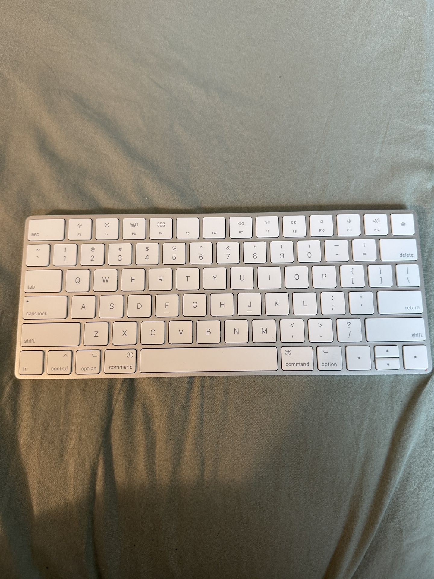 Magic Keyboard Lightning (No Touch ID)
