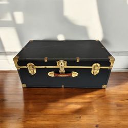 VINTAGE black Concourse Steamer Footlocker Trunk Chest-  MISSING/NO KEY!!
