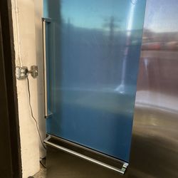 VIKING 36 INCH BUILT IN REFRIGERATOR 