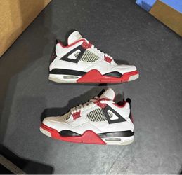 Size 8.5 Jordan fire red 4