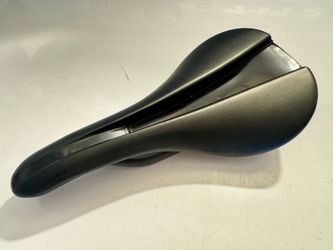 Fabric Line saddle 143 mm