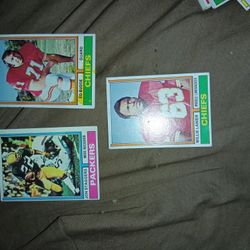 24 NFL cards 1974, Olsen ,Snead , Upshaw, Bowman, Willard,Tillman