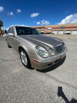 * EN VENTA * FOR SELL* * 2004 MERCEDES CLASE E * * IN EXCELLENT CONDITIONS* * 3.2 L * 6 CYL* * IT RUNS AND DRIVES SMOOTH* * CLEAN TITLE * * A/ C