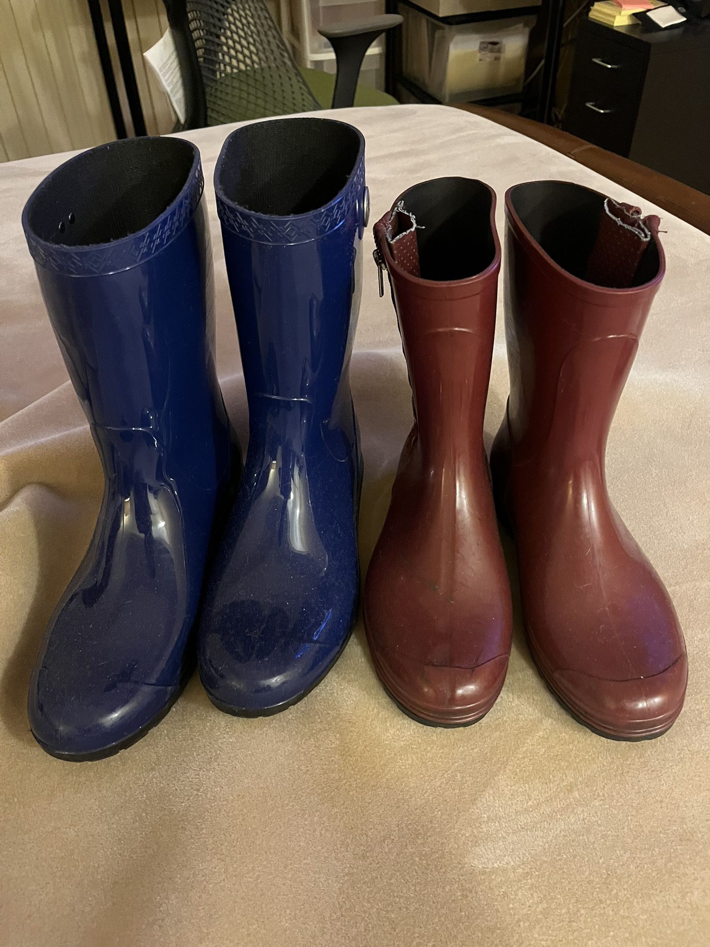 Rainboots Fit Size 8  Uggs And One Other 