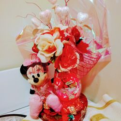 Valentine's Baskets And Vases For 