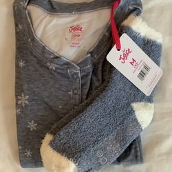 NWT JUSTICE SLEEP GOWN SNOWFLAKES WITH SOCKS SIZE M 10