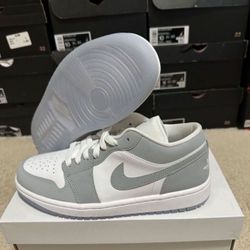 Nike Air Jordan 1 Mid SE Newsprint Red/White/Black DQ6078 100 Womens Size 8 Brand  New 