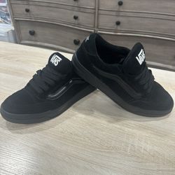 VANS HYLANE BALLISTIC MEN'S BLACK/BLACK SNEAKERS. Size-11.