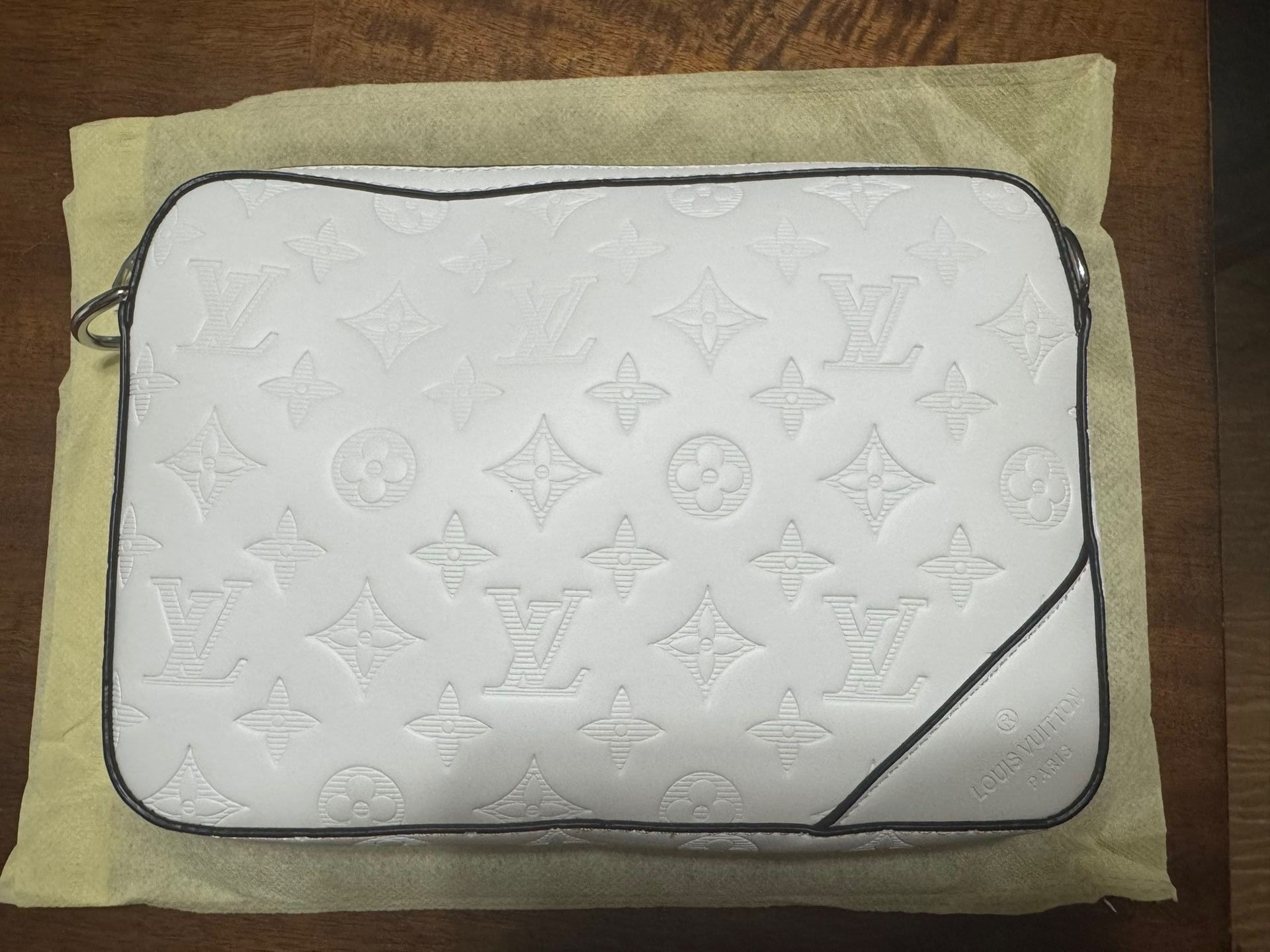 Louis Vuitton Messenger Bag
