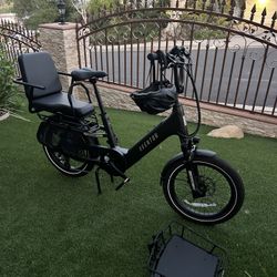 Aventon Abound SR Electric Cargo Bike – Like New – Captain’s Chair + Accessories