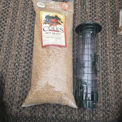 Brand New Bird Feeder And Coles 10lb Food