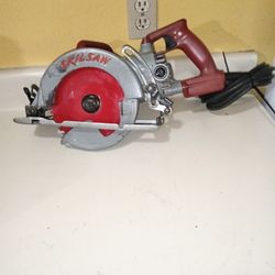 Skilsaw SHD77M  7 1/4 In Magnesium Worm Drive Circular Saw In Good Working Condition 