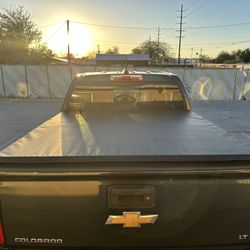 Soft Roll Up Bed Cover - On Chevy Colorado