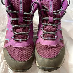 Merrell Women's Oakcreek Mid Waterproof Hiking Boots in size 6M