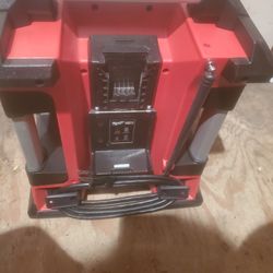 Milwaukee Radio Charger