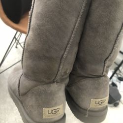 Ugg Women’s Shoes Size W 7 Tall  Ones