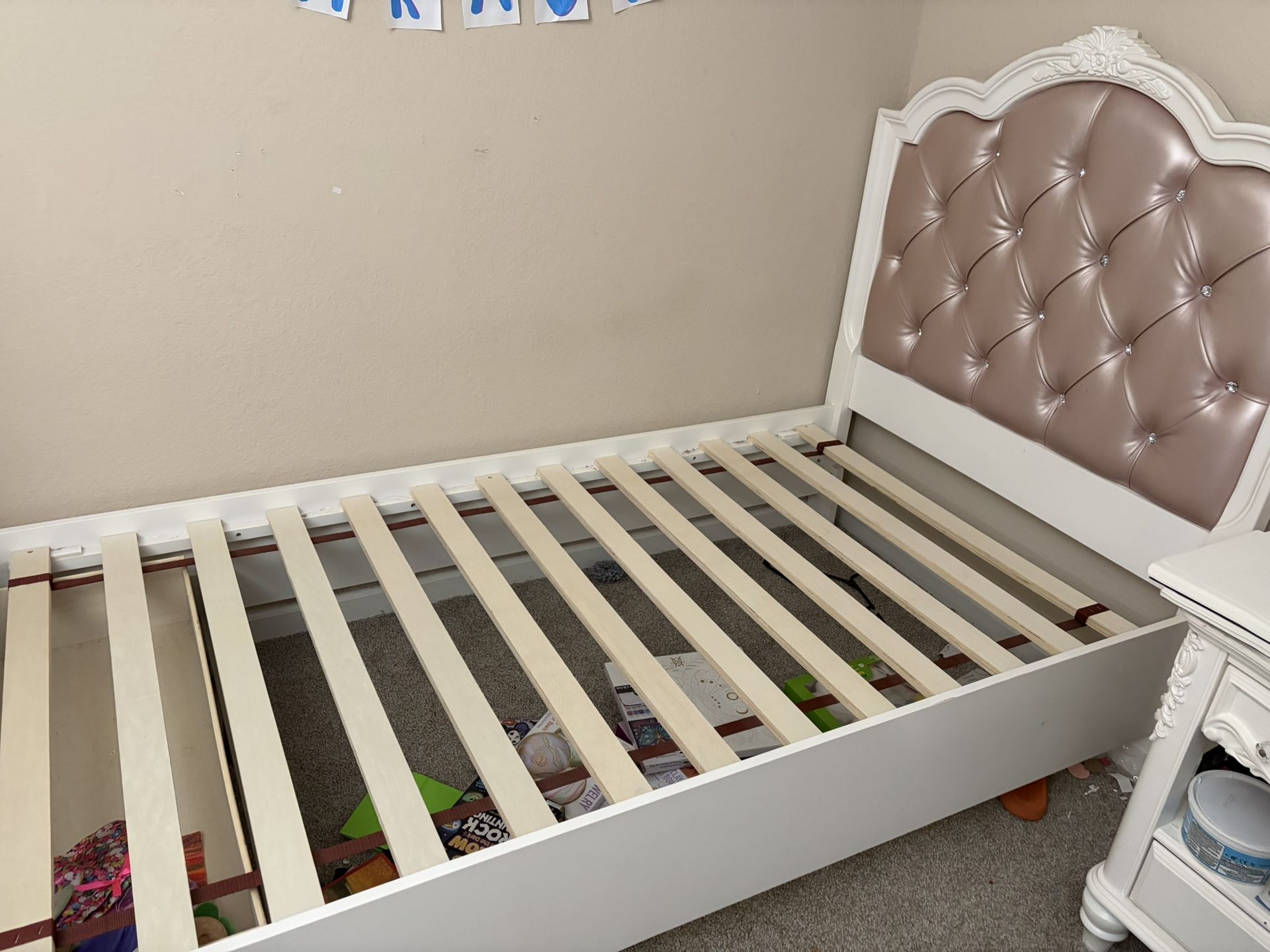 Twin Bed & Side table