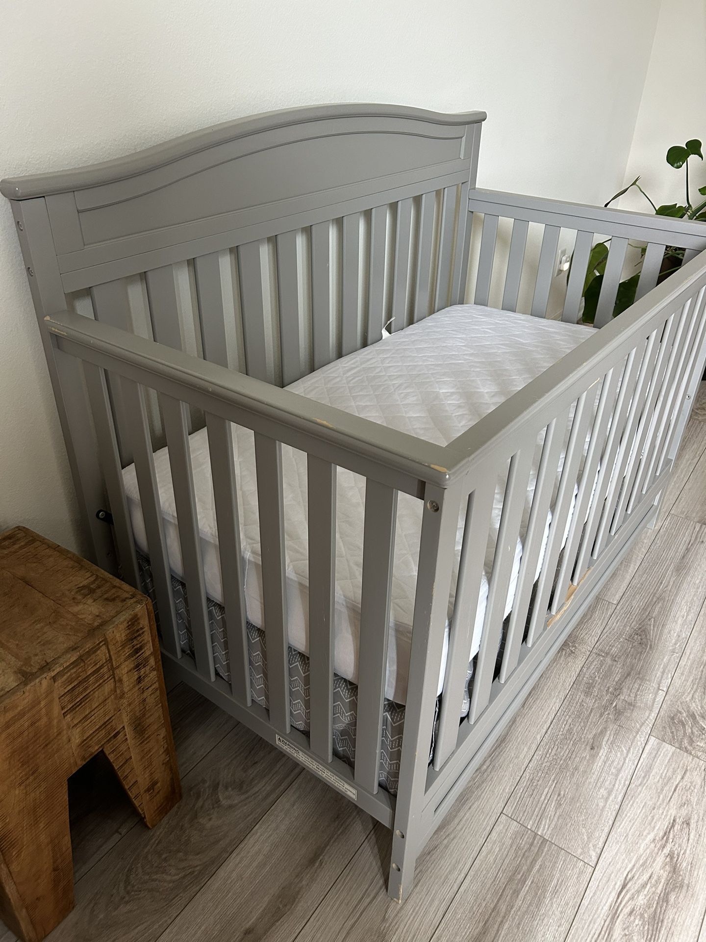 Delta Baby Crib with Simmons Beautyrest Mattress and Waterproof Protector