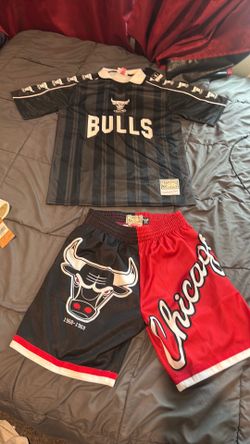 Bulls short set
