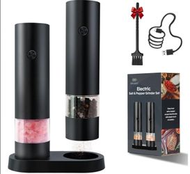 Salt and Pepper Grinder Set