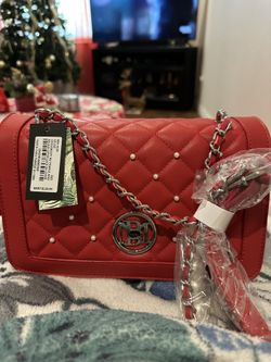 Crossbody W/white Pearls, Round Letter Lock