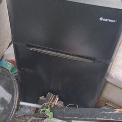 Mini Fridge 