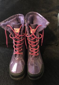 UGG winter water proof boots girls size 6 Great Looks 