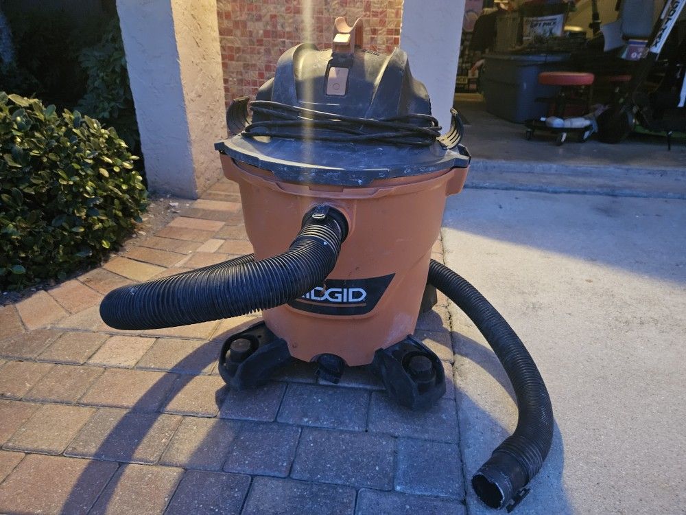Rigid 12 Gal Wet Dry Shop Vac π Works Great