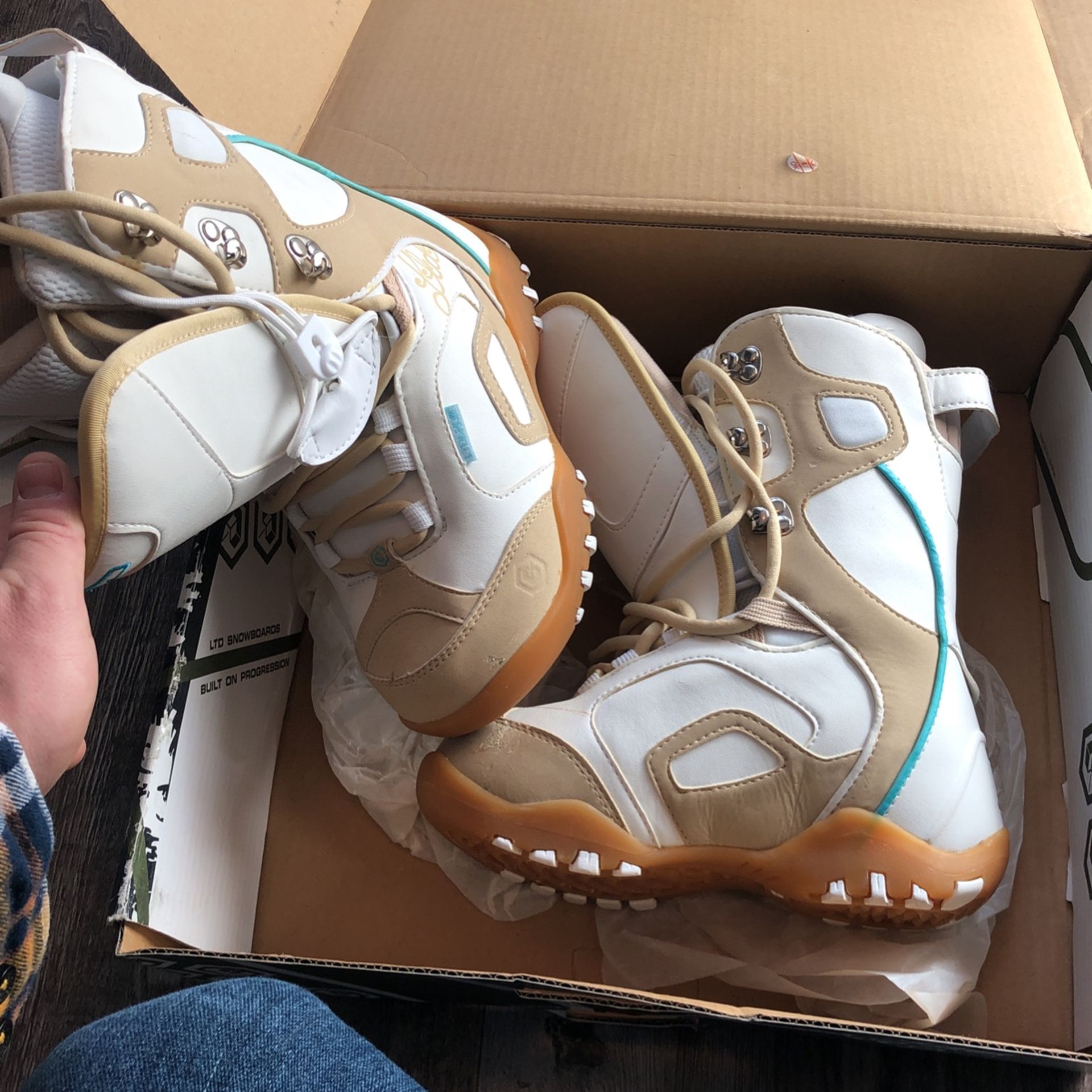 Girls/kids Size 6 Snow Board Boots Ltd