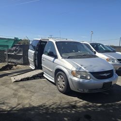 03 Chrysler Town & Country Handicap Wheelchair Van 